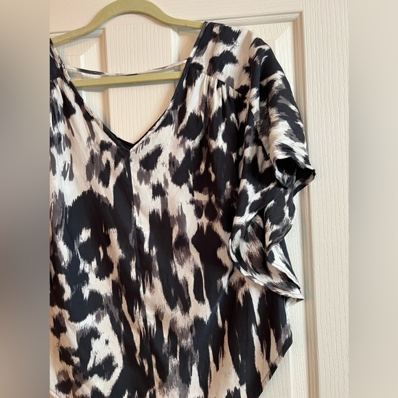Express Woman’s Silk Leopard Print Batwing Blouse, Size Medium. - Picture 6 of 8